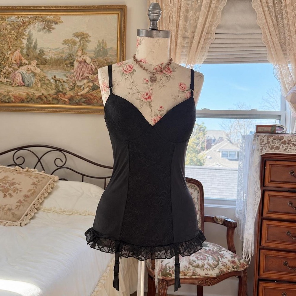 black lace trim corset  medium size black satin-feel corset top
